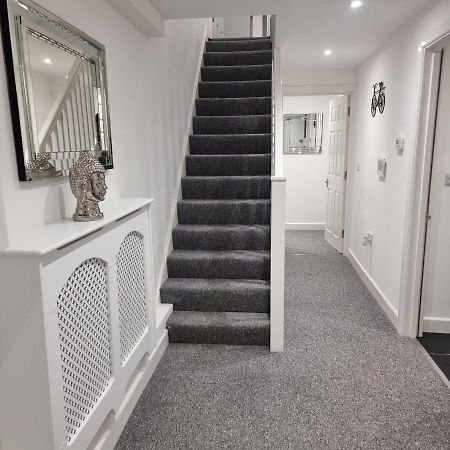 Classic 2 Bed Apartment In Oldkent Road Лондон Екстериор снимка