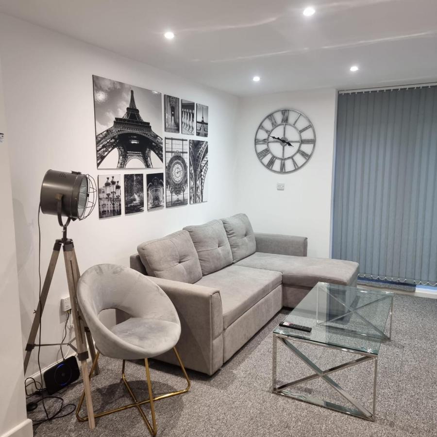 Classic 2 Bed Apartment In Oldkent Road Лондон Екстериор снимка
