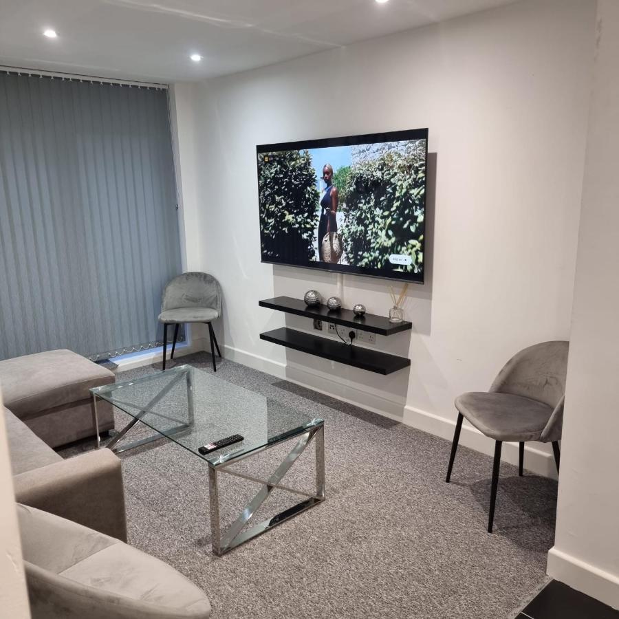 Classic 2 Bed Apartment In Oldkent Road Лондон Екстериор снимка