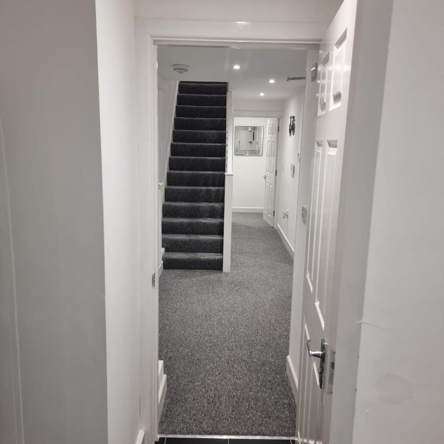 Classic 2 Bed Apartment In Oldkent Road Лондон Екстериор снимка
