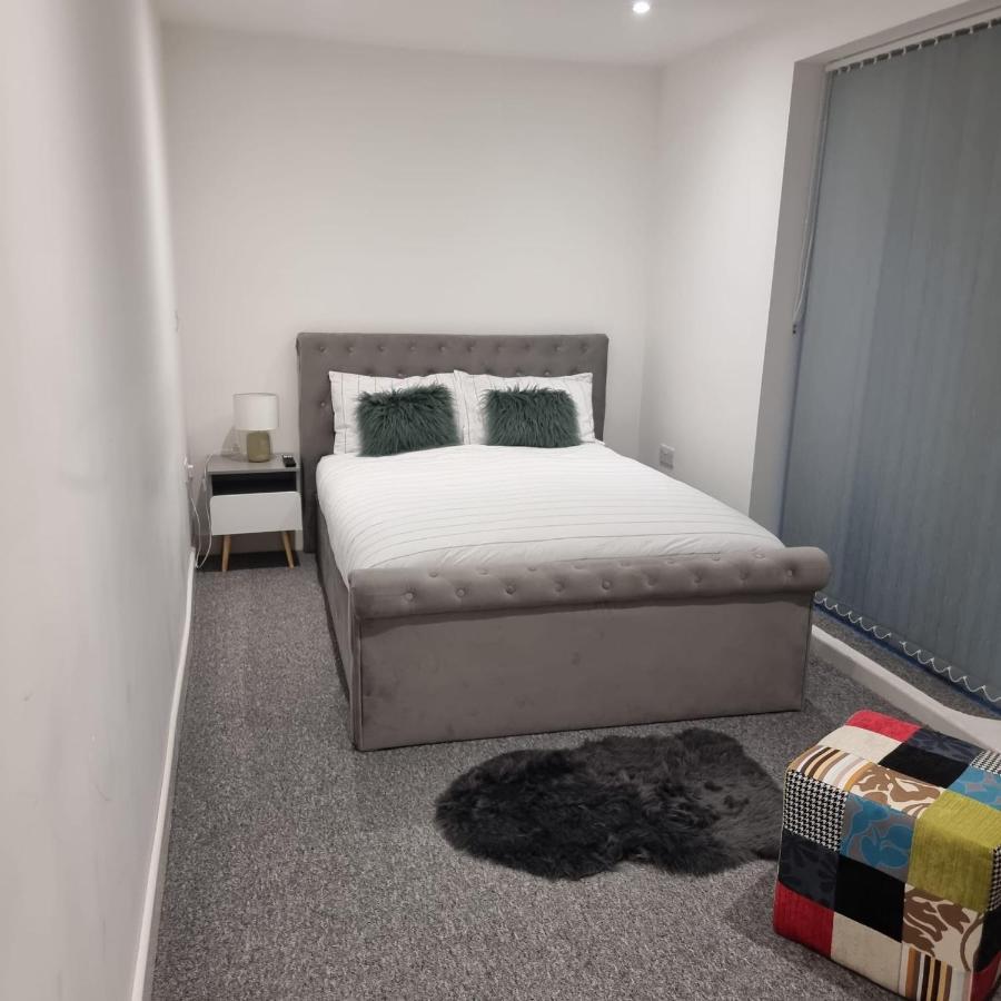 Classic 2 Bed Apartment In Oldkent Road Лондон Екстериор снимка