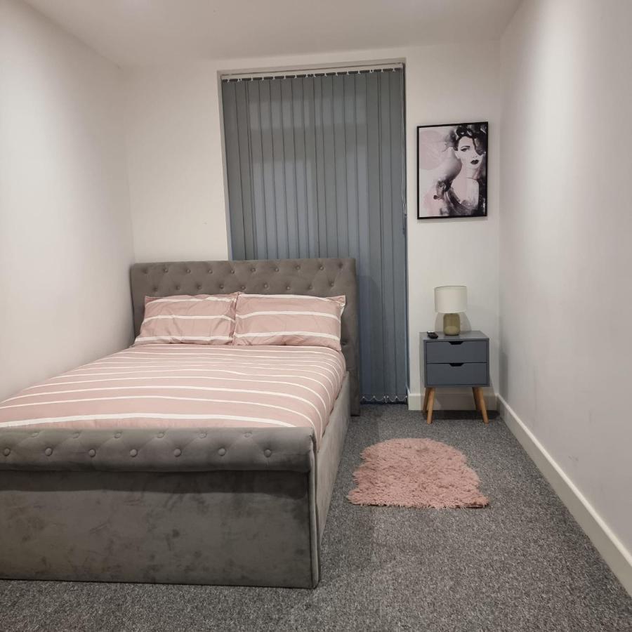 Classic 2 Bed Apartment In Oldkent Road Лондон Екстериор снимка