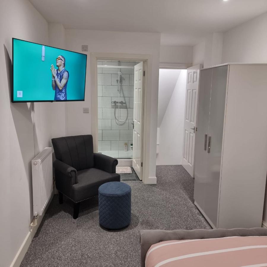 Classic 2 Bed Apartment In Oldkent Road Лондон Екстериор снимка