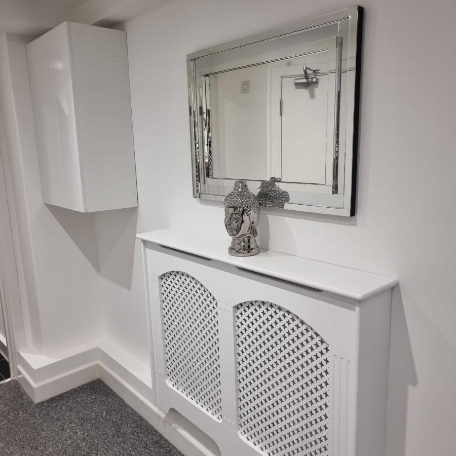 Classic 2 Bed Apartment In Oldkent Road Лондон Екстериор снимка