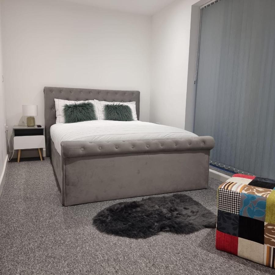 Classic 2 Bed Apartment In Oldkent Road Лондон Екстериор снимка